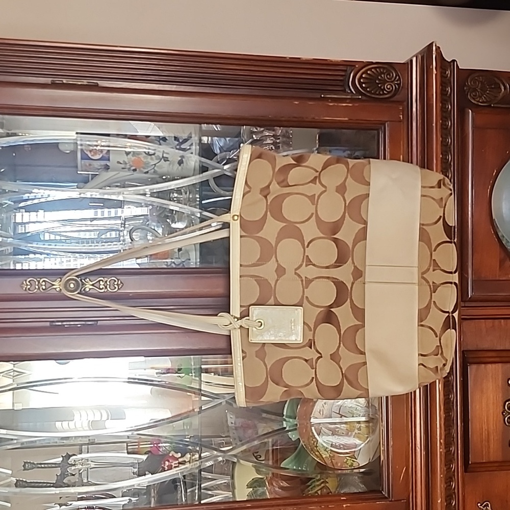 Coach shouldrr bag